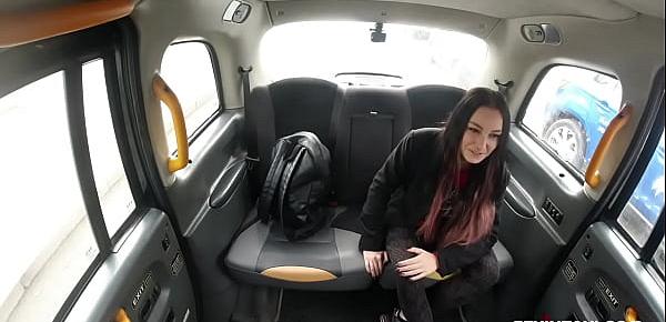 Slim Stunning Babe in Taxi Convinced by Driver for Sex